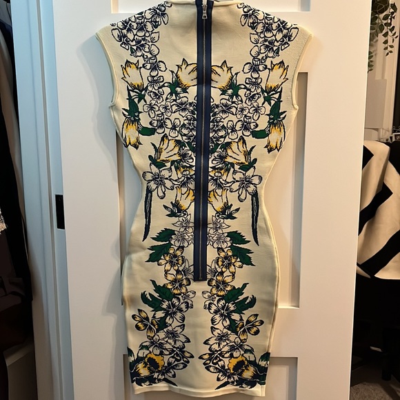 BCBG floral print bandage bodycon dress in XS length between a midi and mini - Picture 2 of 3